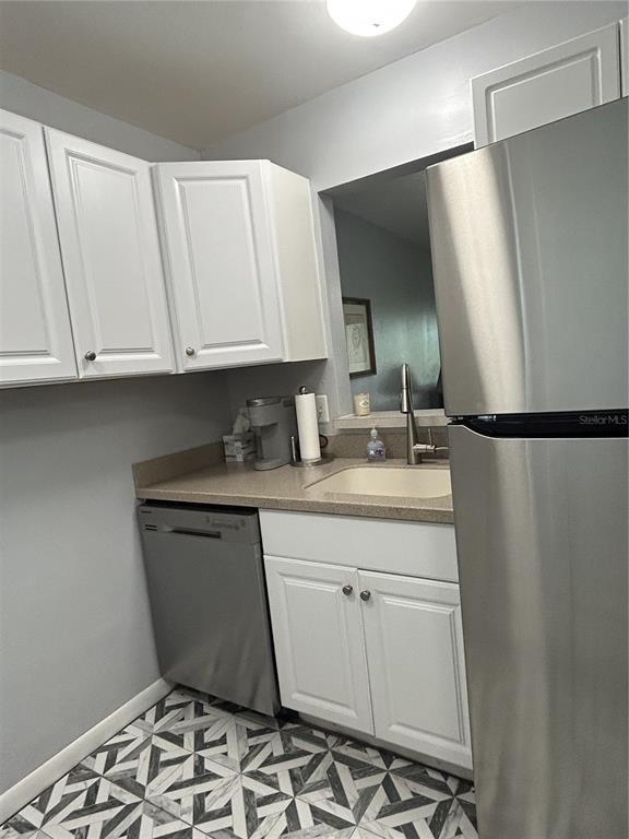 11485 Oakhurst Road, Unit 200307 Largo, FL 33774 - Photo 9 of 43 a bathroom with a sink and a mirror