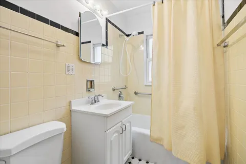 $379,000 | 645 6th Avenue, La Grange, IL 60525