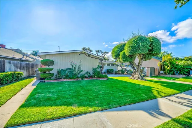 $999,000 | 2041 Knoxville Avenue, Long Beach, CA 90815