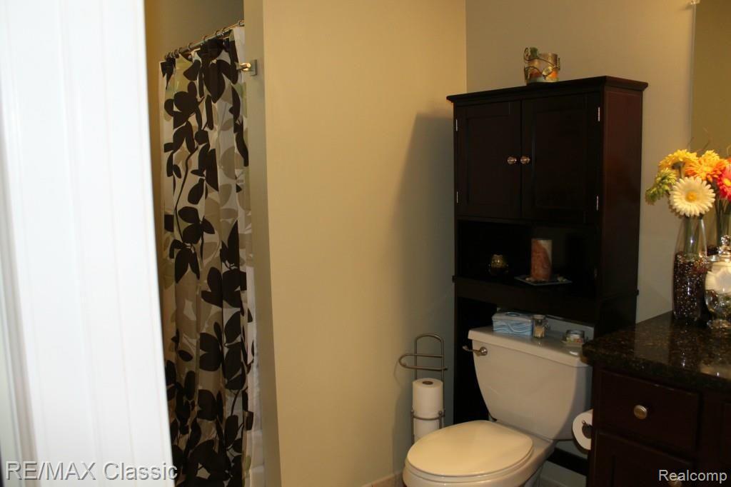 3017 Harrison Avenue Rochester, MI 48307 - Photo 9 of 11 Master bath