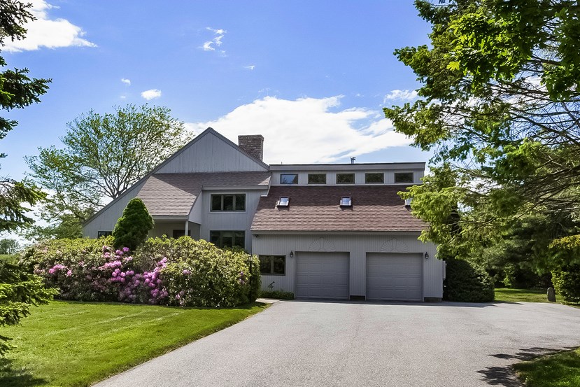 581 Middle Road Portsmouth, RI 02871 - Photo 1 of 33