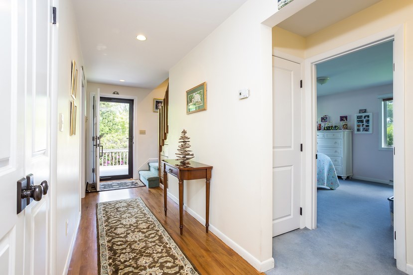 581 Middle Road Portsmouth, RI 02871 - Photo 2 of 33