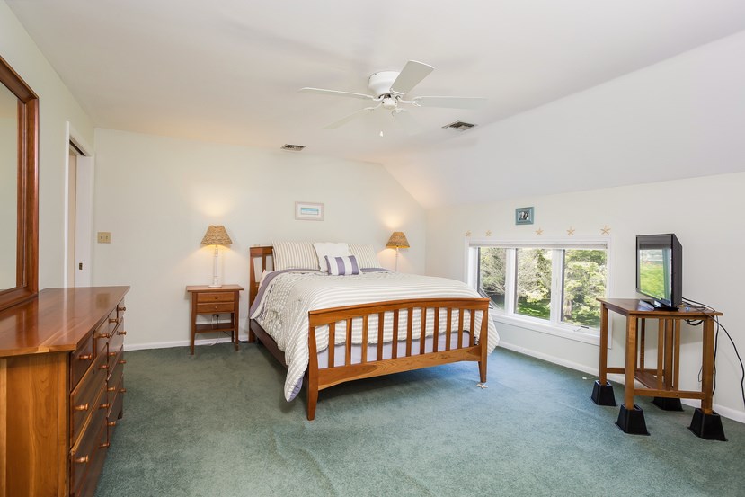581 Middle Road Portsmouth, RI 02871 - Photo 21 of 33