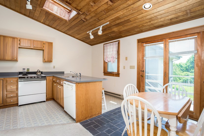 581 Middle Road Portsmouth, RI 02871 - Photo 25 of 33