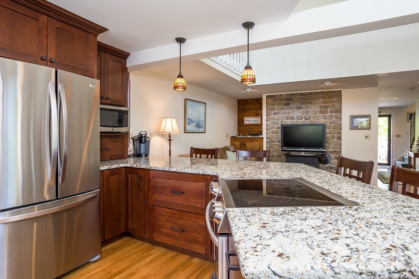 581 Middle Road Portsmouth, RI 02871 - Photo 9 of 33
