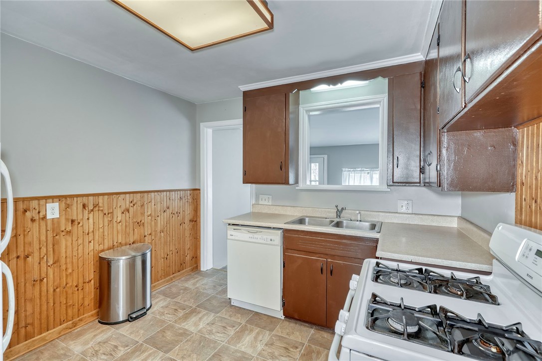 110 Howard Road Gates, NY 14606 - Photo 6 of 23