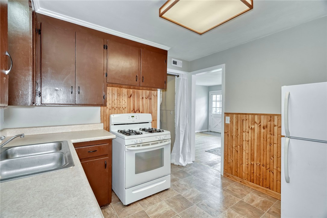 110 Howard Road Gates, NY 14606 - Photo 7 of 23