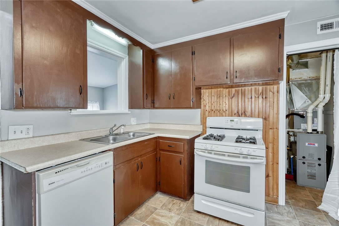 110 Howard Road Gates, NY 14606 - Photo 8 of 23