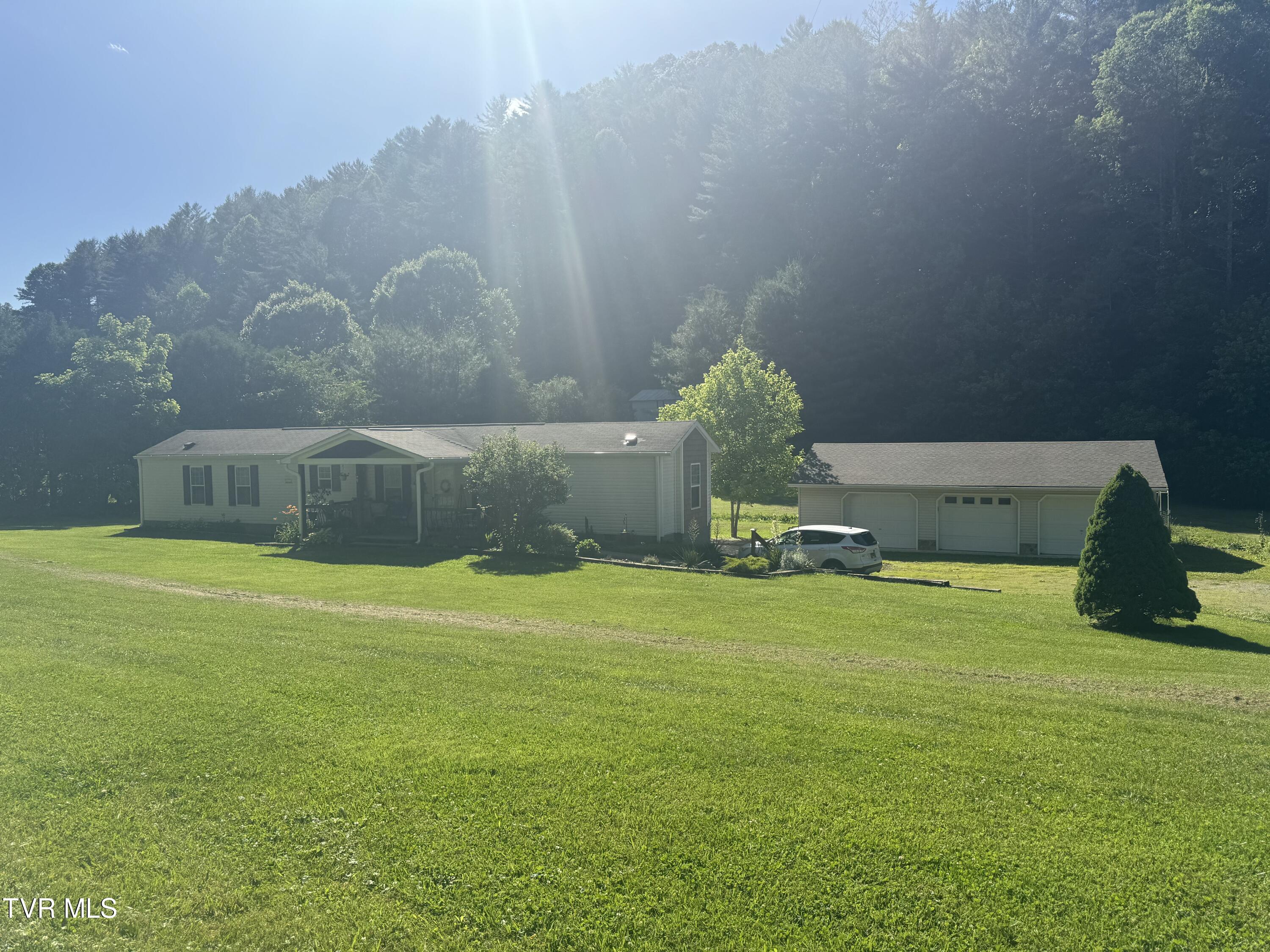 563 Whaley Town Road Butler, TN 37640 - Photo 7 of 29 IMG_9688
