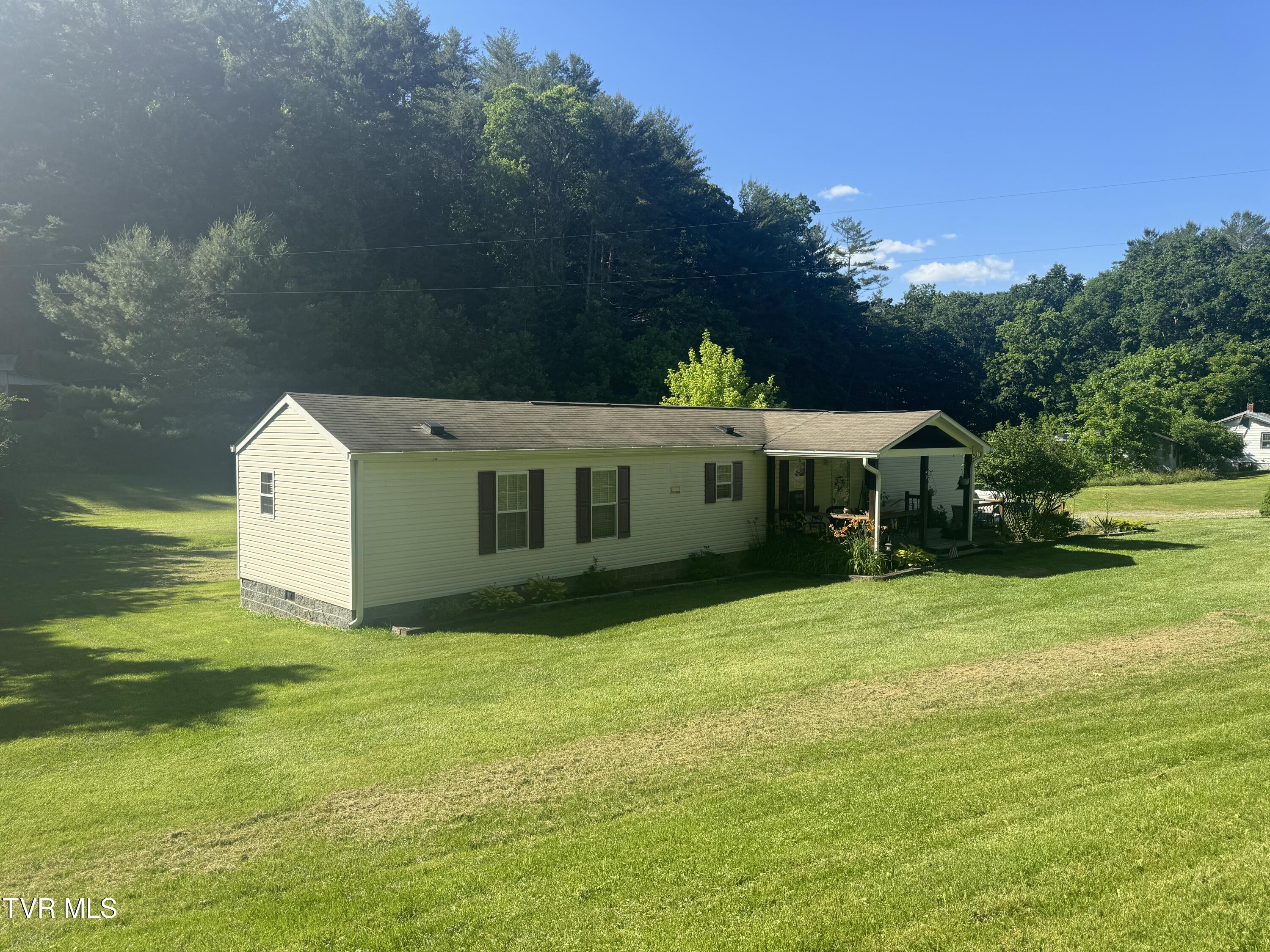 563 Whaley Town Road Butler, TN 37640 - Photo 10 of 29 IMG_9691