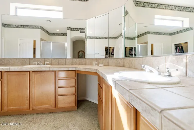 $679,000 | 23714 South Berrybrook Drive, Sun Lakes, AZ 85248