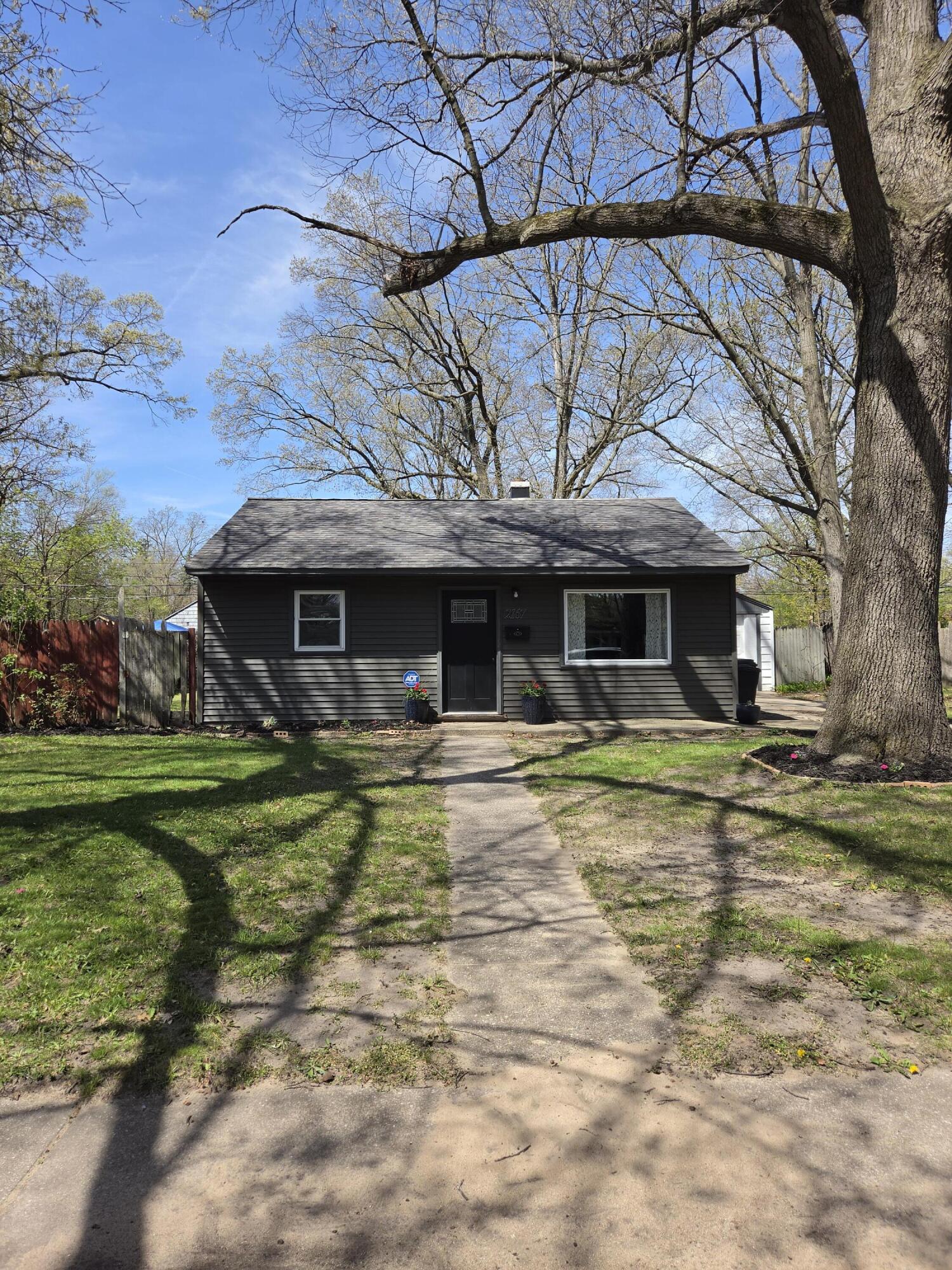 2167 Austin Street Muskegon, MI 49444 - Photo 1 of 24 Front of home view 2