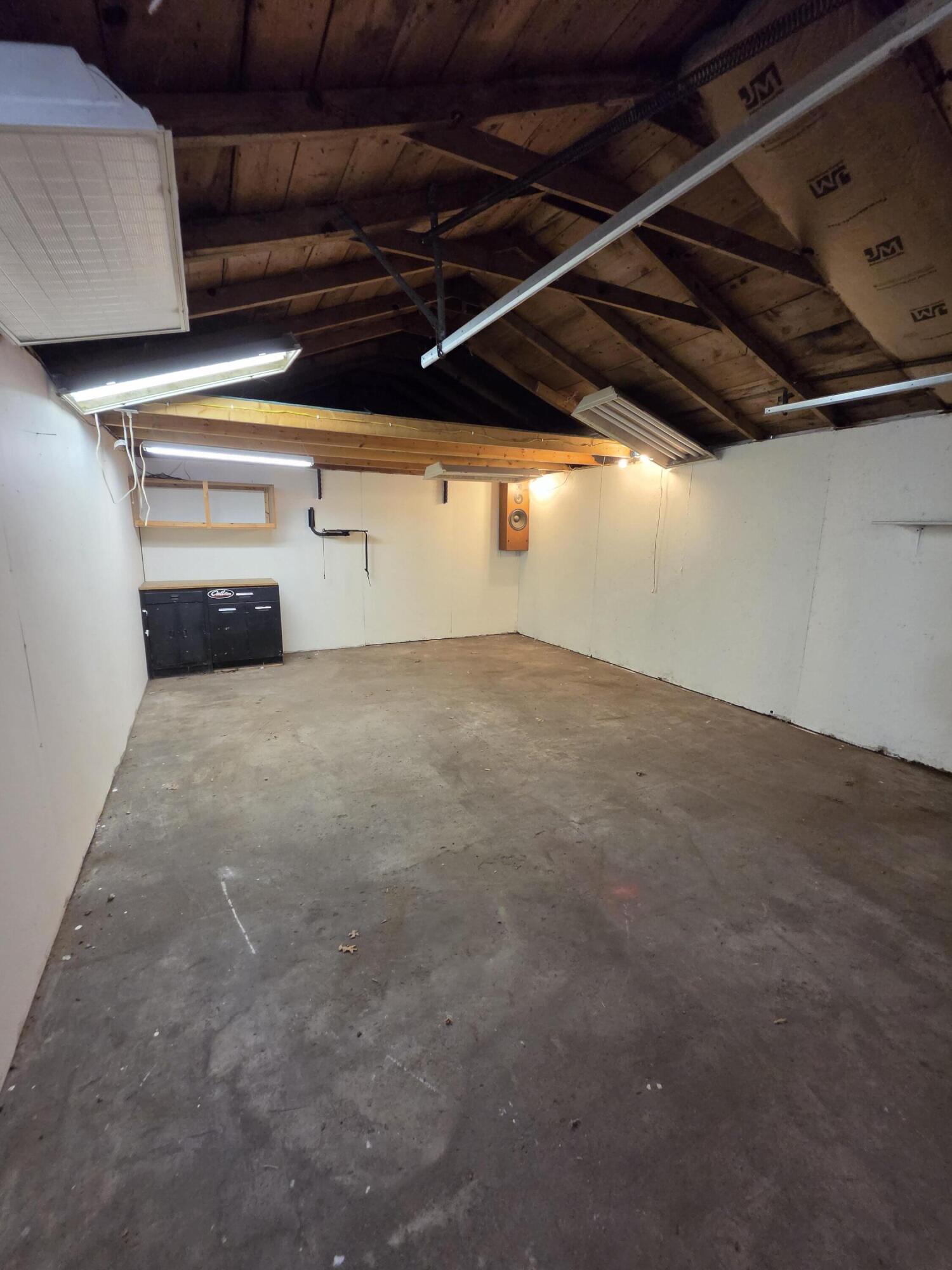 2167 Austin Street Muskegon, MI 49444 - Photo 21 of 24 Garage