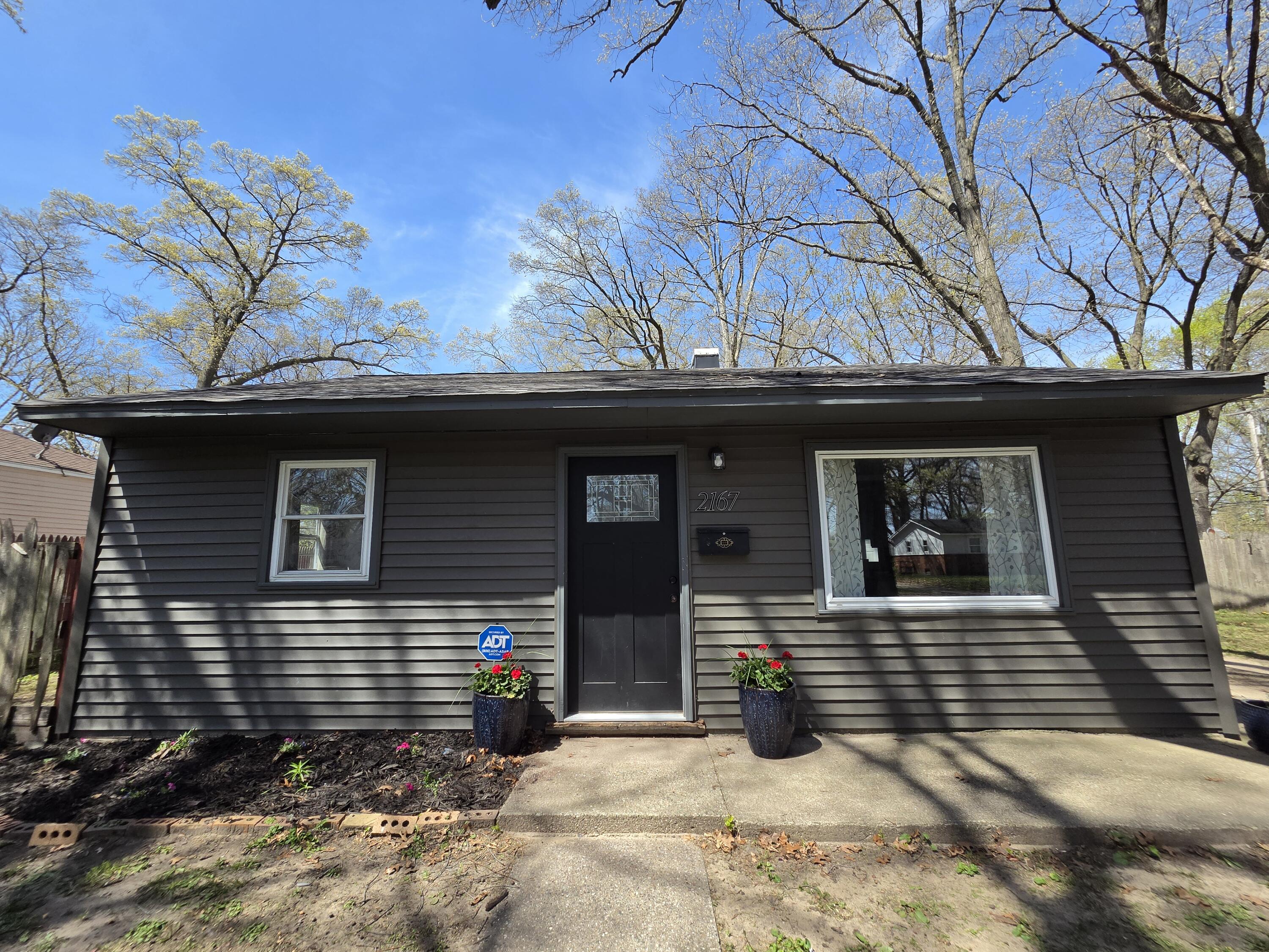 2167 Austin Street Muskegon, MI 49444 - Photo 4 of 24 Close up of house
