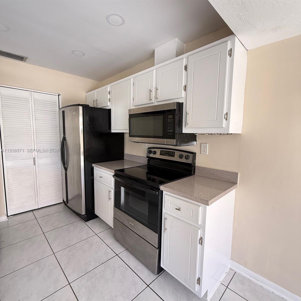 12144 Southwest 110th St Circle West Miami, FL 33186 - Photo 10 of 29