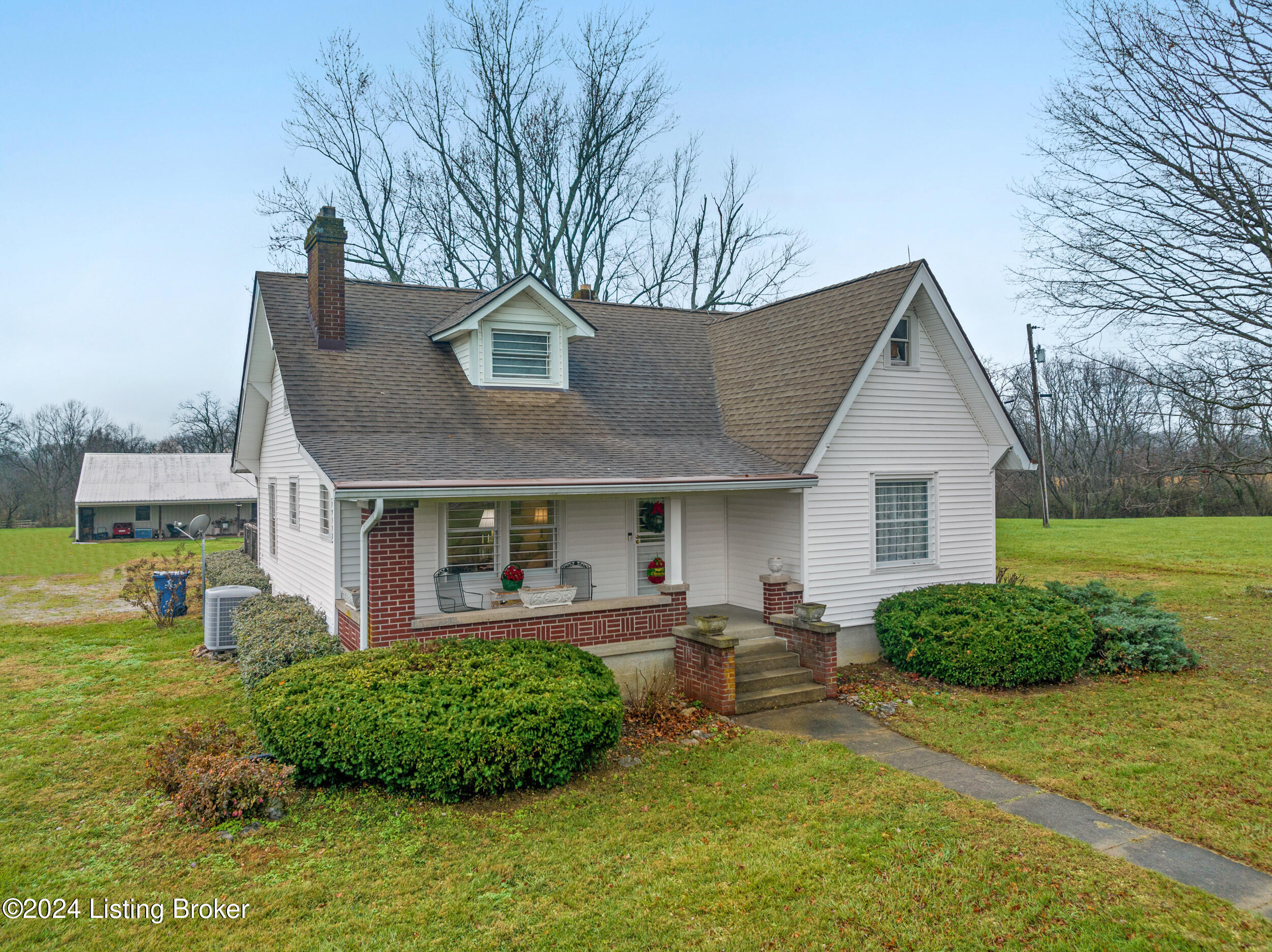1756 Veechdale Road Simpsonville, KY 40067 - Photo 4 of 42 Farmhouse