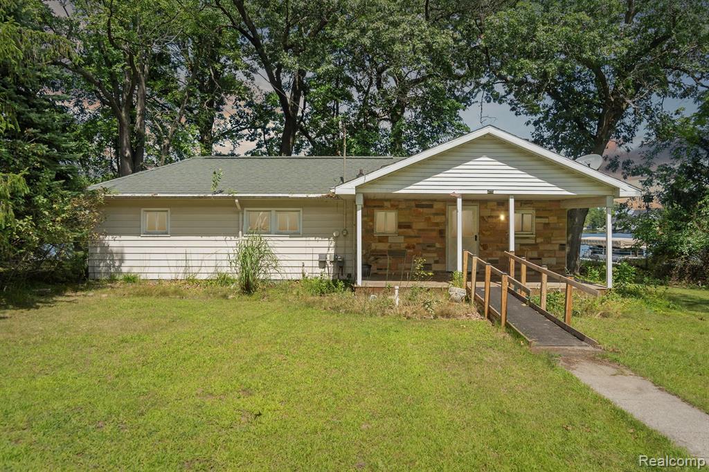 2296 Grove Park Road Fenton, MI 48430 - Photo 1 of 49