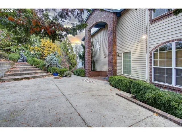 $925,000 | 444 Sommerset Road, Woodland, WA 98674