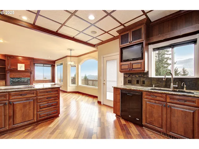 $925,000 | 444 Sommerset Road, Woodland, WA 98674