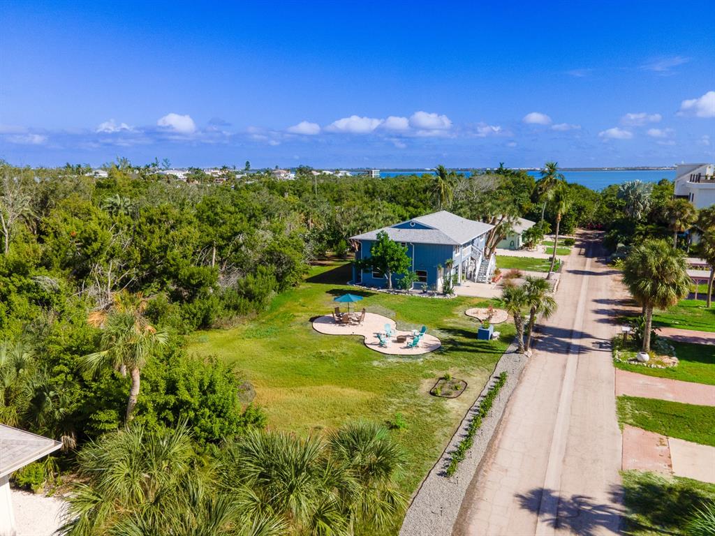 681 Gulf Bay Road Longboat Key, FL 34228 - Photo 3 of 10