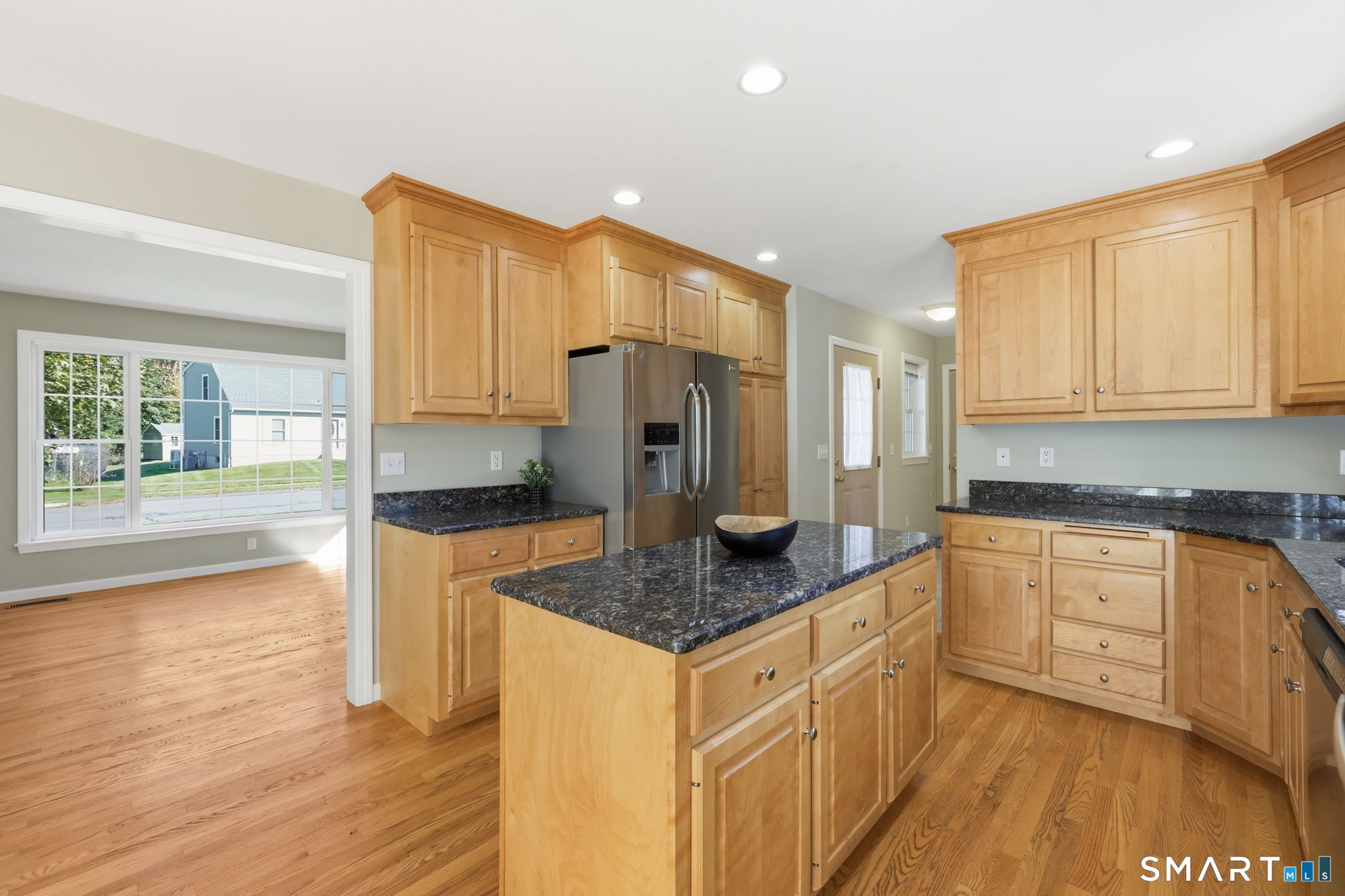 40 Valmore Road Bristol, CT 06010 - Photo 9 of 31 Gallery Image 9