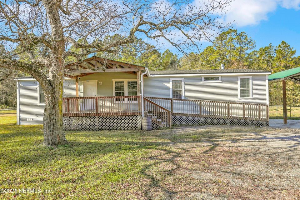54445 Lawhon Road West Callahan, FL 32011 - Photo 1 of 6 a view of a backyard with a large tree