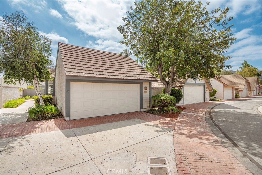 1934 Suntree Lane, Unit B Simi Valley, CA 93063 - Photo 15 of 35