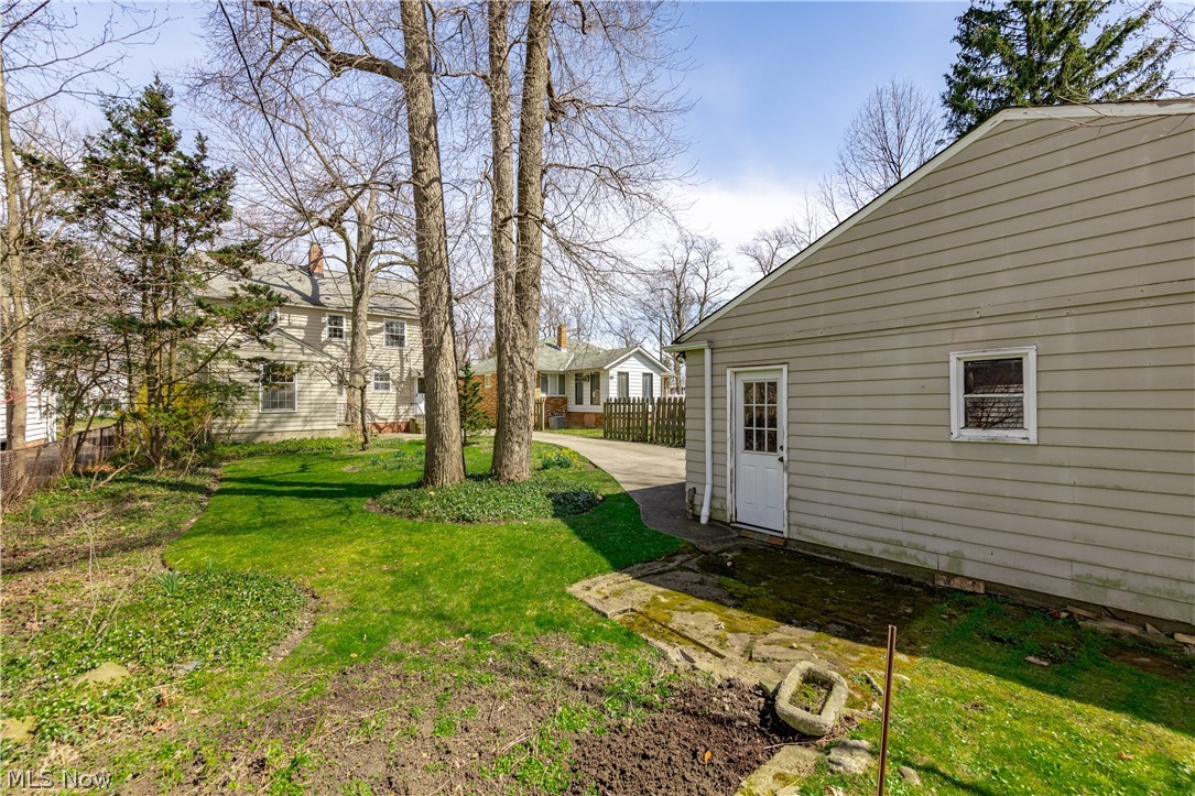 1050 Renfield Road Cleveland Heights, OH 44121 - Photo 39 of 41 View of yard