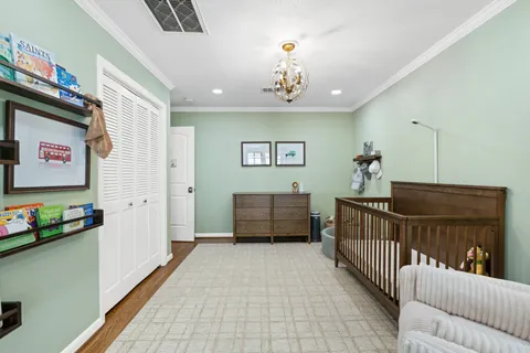 a view of entryway with livingroom