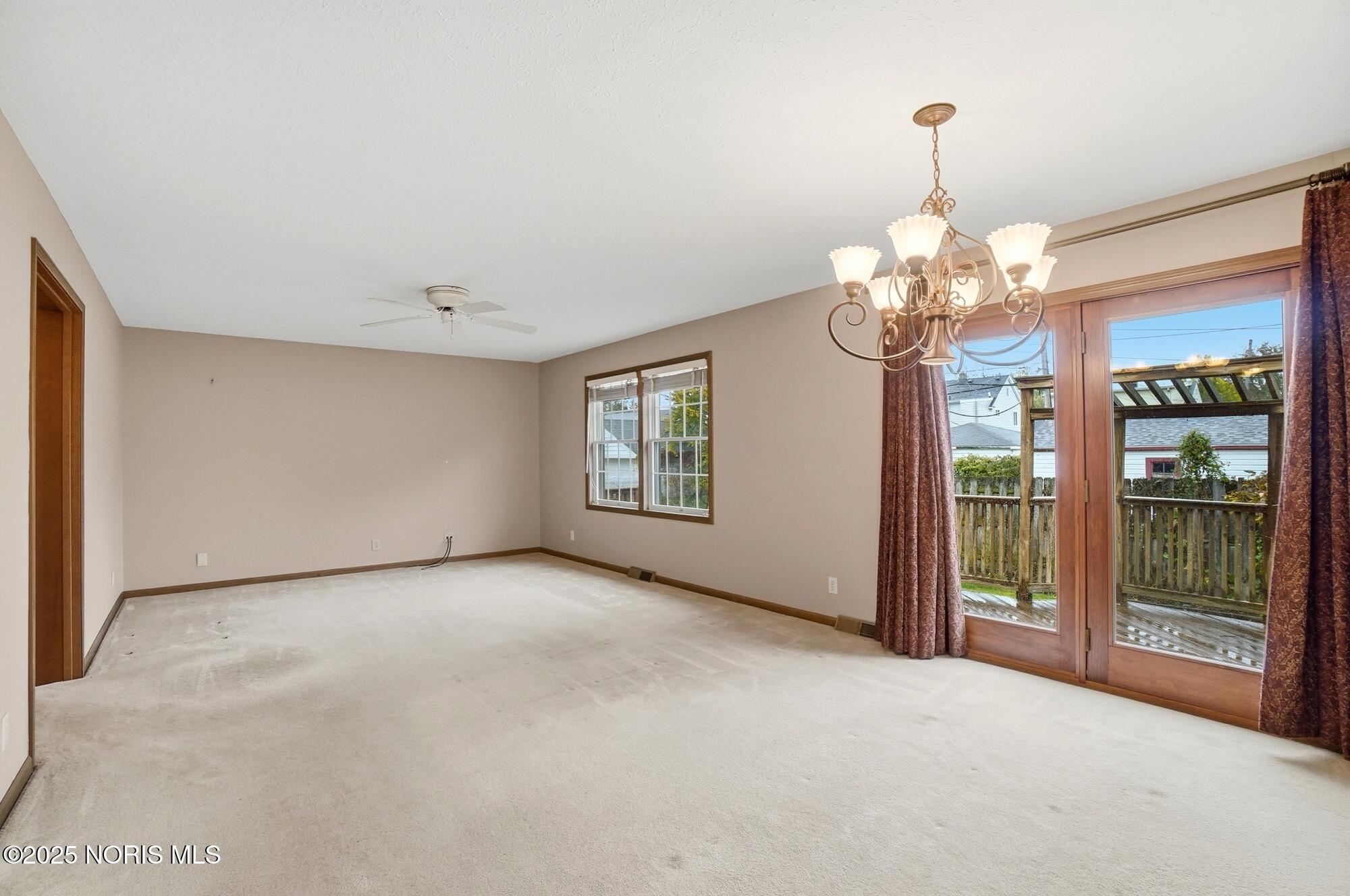 5053 Bennett Road Toledo, OH 43612 - Photo 9 of 59 011
