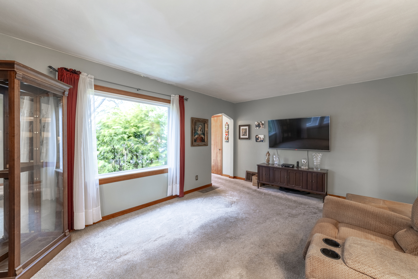 17949 Escanaba Avenue Lansing, IL 60438 - Photo 5 of 45 a living room with furniture and a flat screen tv