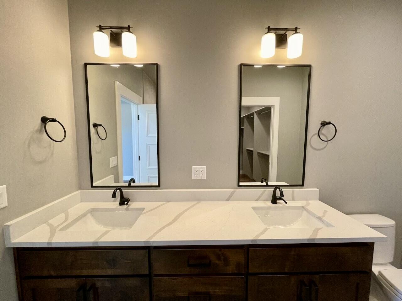 347 Randy Street Ashland, OR 97520 - Photo 22 of 36 Primary Bathroom