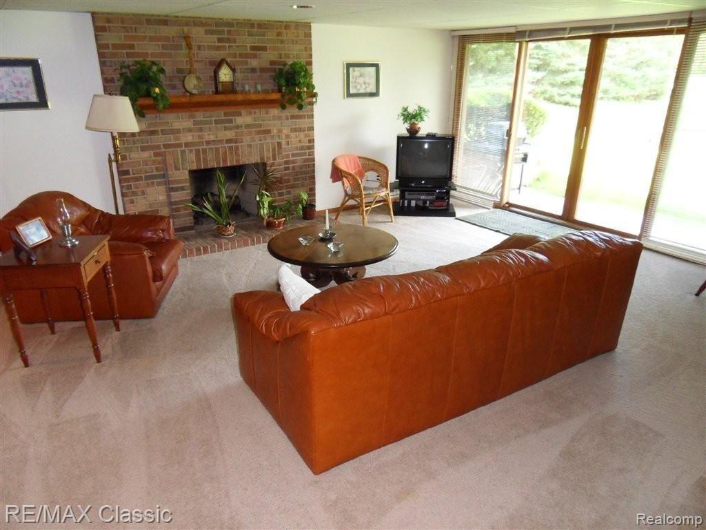 968 GreenView Court Rochester, MI 48307 - Photo 27 of 42 SDC19592.JPG