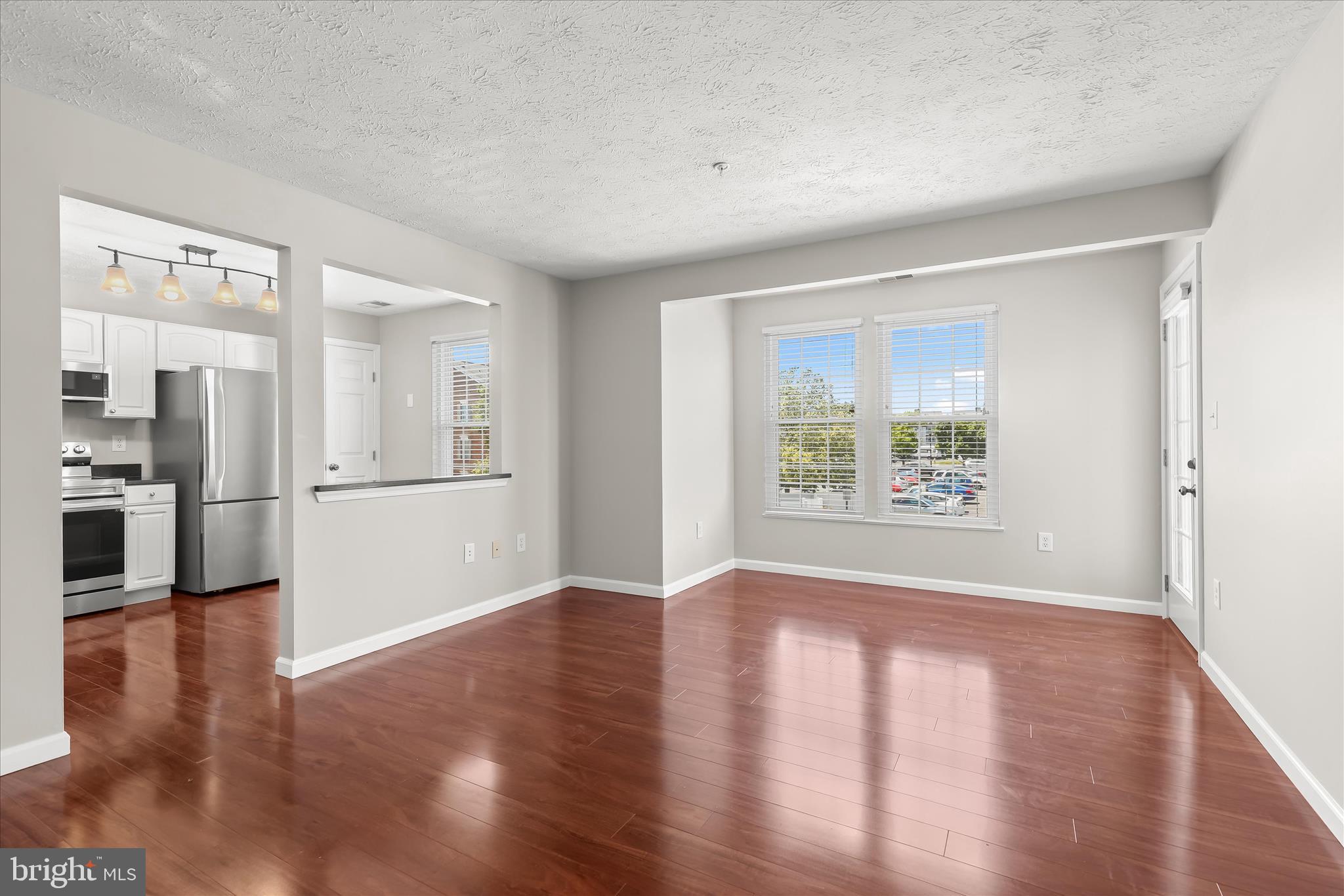 687 Winding Stream Way, Unit 204 Odenton, MD 21113 - Photo 9 of 36 Living area