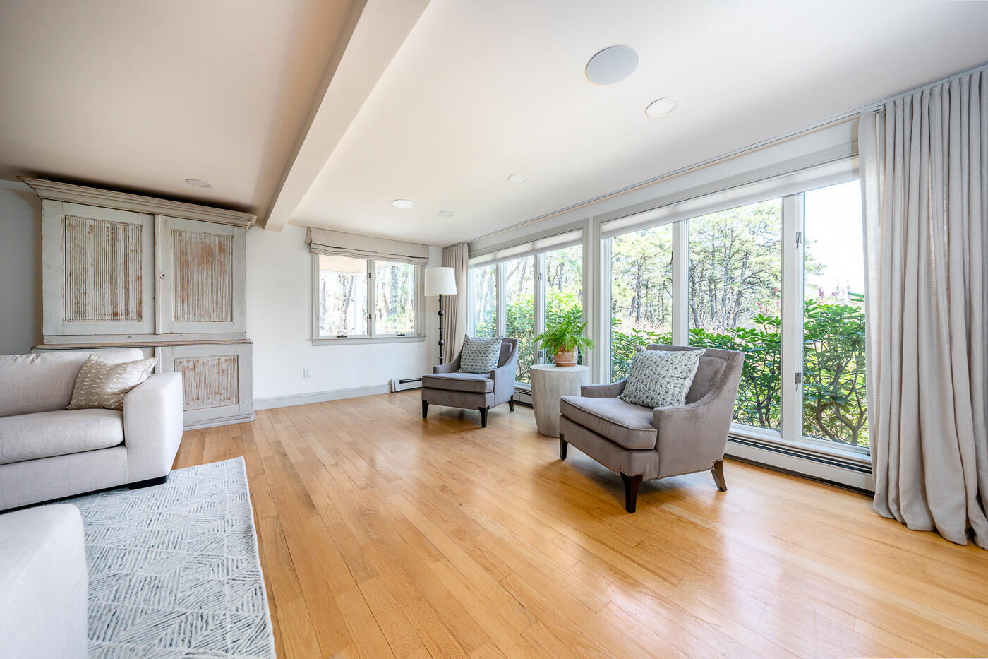 1095 Long Pond Road Wellfleet, MA 02667 - Photo 16 of 57 livroom2