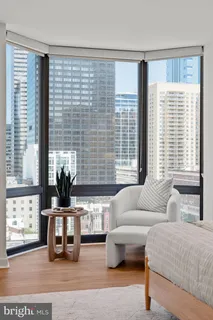 $1,100,000 | 2018-32 Walnut Street, Unit 16GH, Philadelphia, PA 19103