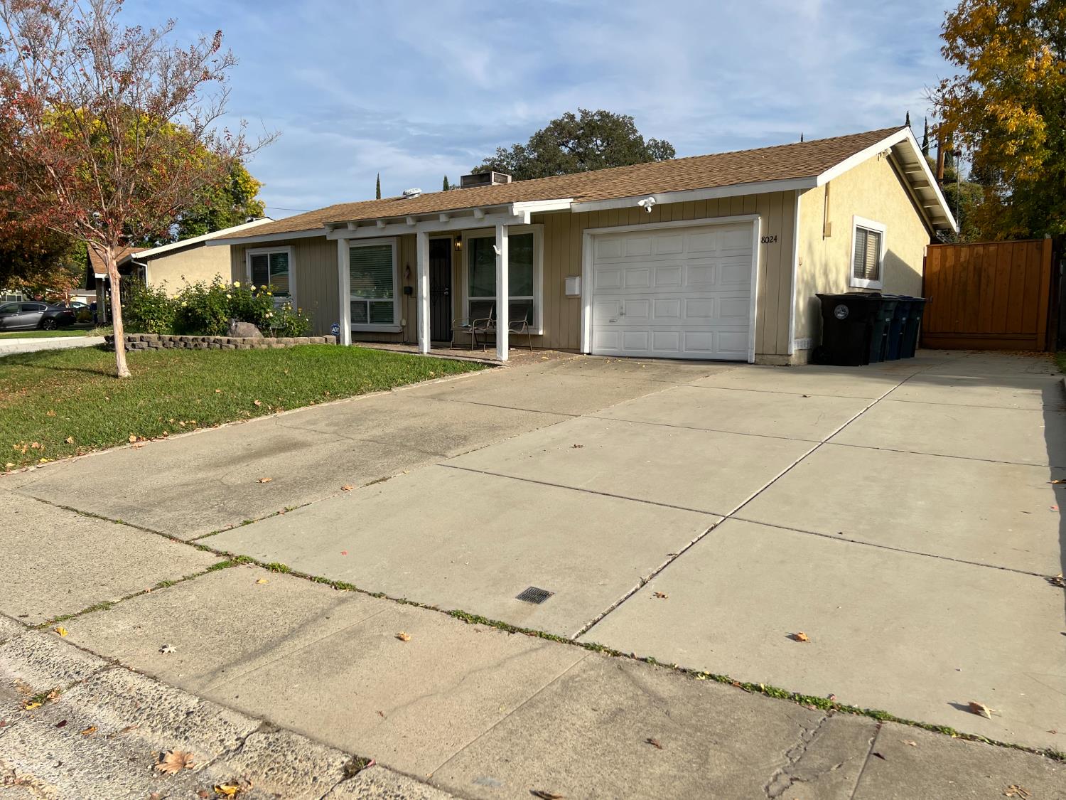 a view of house with backyard and tree