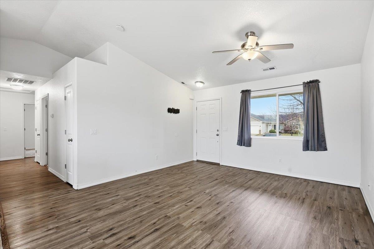 4520 South Carnation Road Spokane, WA 99224 - Photo 3 of 21