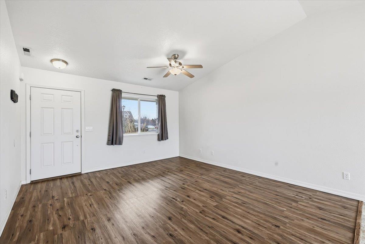 4520 South Carnation Road Spokane, WA 99224 - Photo 4 of 21