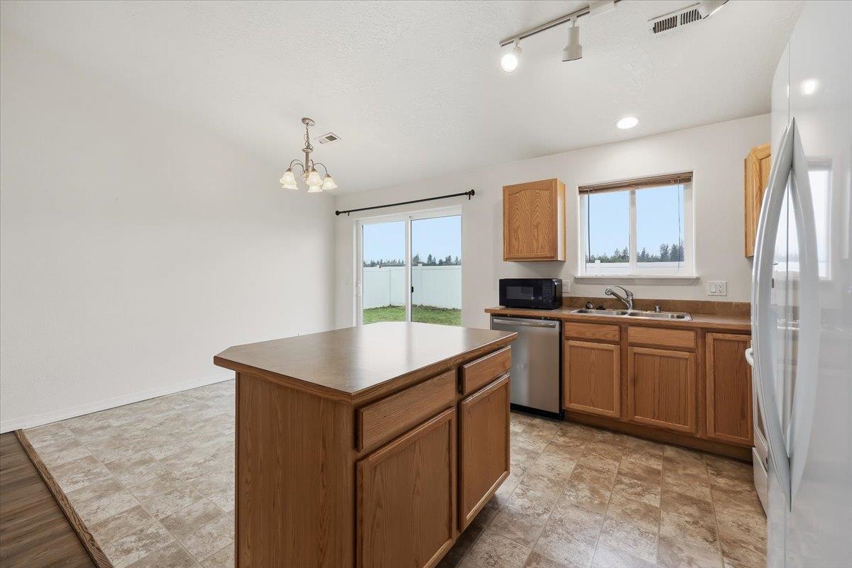 4520 South Carnation Road Spokane, WA 99224 - Photo 10 of 21