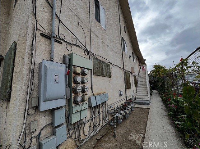 150 West 33rd Street Los Angeles, CA 90007 - Photo 2 of 2 a view of entryway