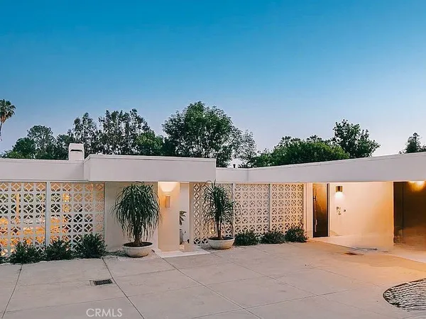 a view of parking area