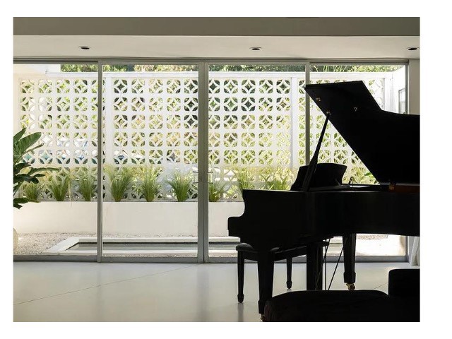 1030 San Rafael Lane Pasadena, CA 91105 - Photo 22 of 56 a view of balcony with furniture