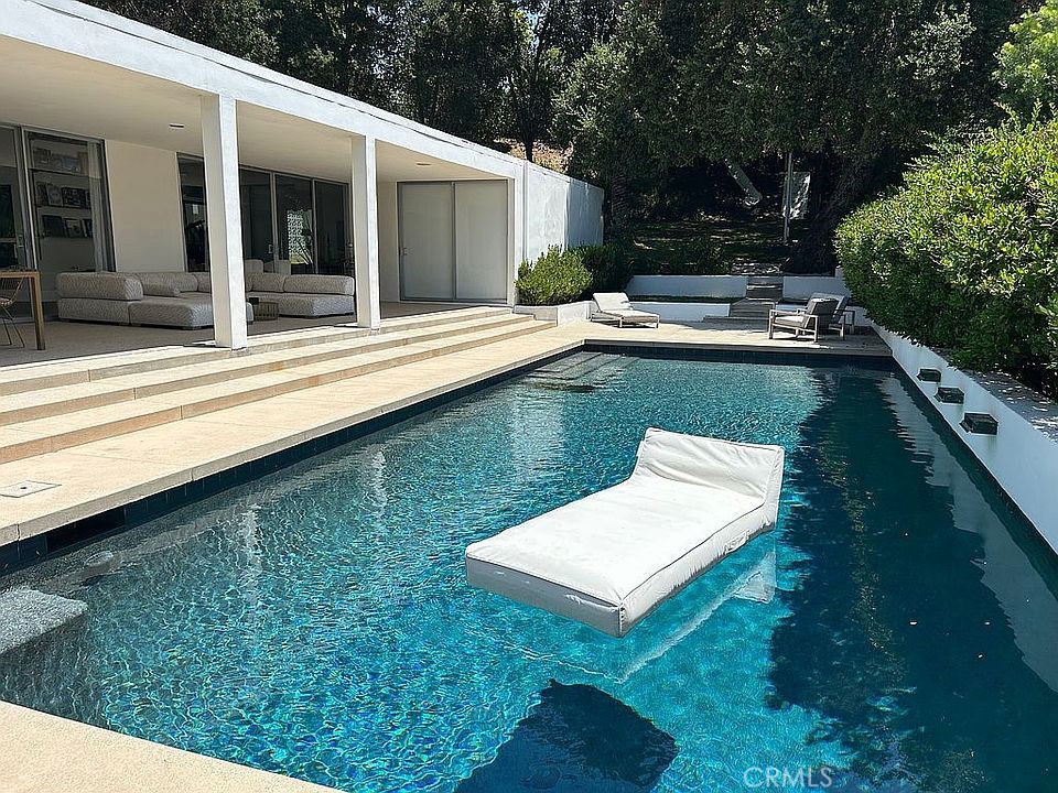 1030 San Rafael Lane Pasadena, CA 91105 - Photo 42 of 56 a view of a house with swimming pool and sitting area