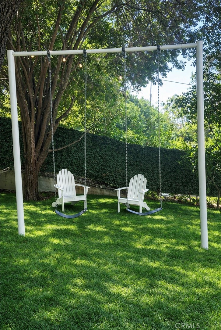 1030 San Rafael Lane Pasadena, CA 91105 - Photo 56 of 56 a view of a chair and table in the garden