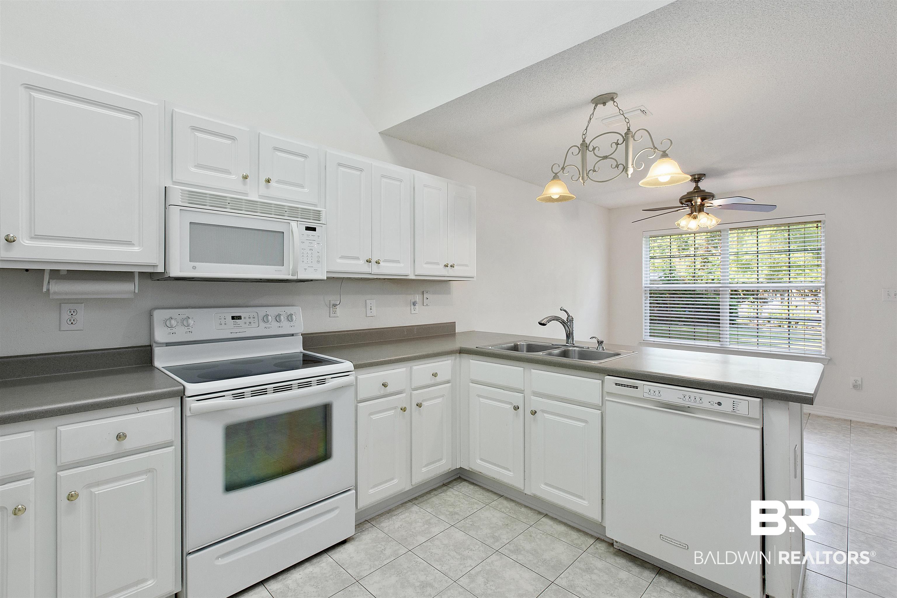 133 Kemper Lane Fairhope, AL 36532 - Photo 8 of 27 Kitchen