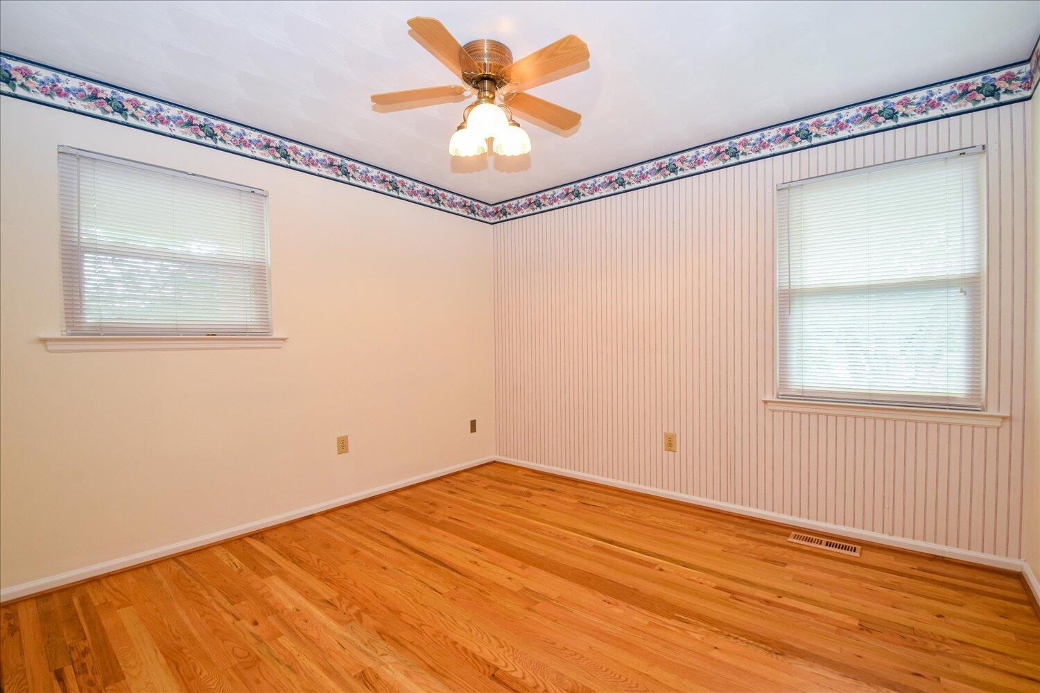 5528 Cove Road Roanoke, VA 24019 - Photo 16 of 30 11-5528 Cove-11