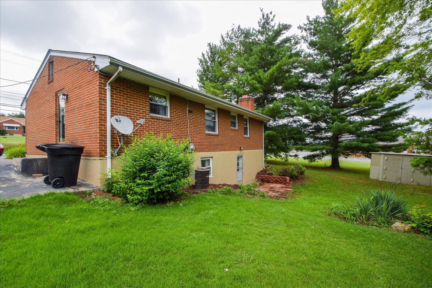 5528 Cove Road Roanoke, VA 24019 - Photo 26 of 30 21-5528 Cove-21
