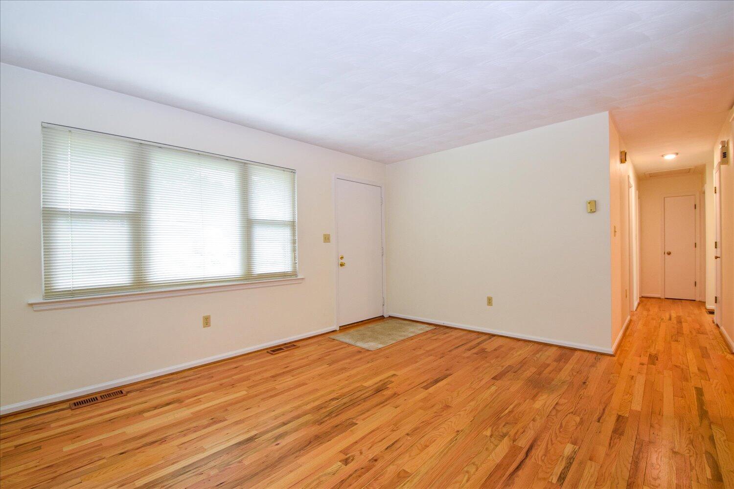 5528 Cove Road Roanoke, VA 24019 - Photo 4 of 30 02-5528 Cove-2