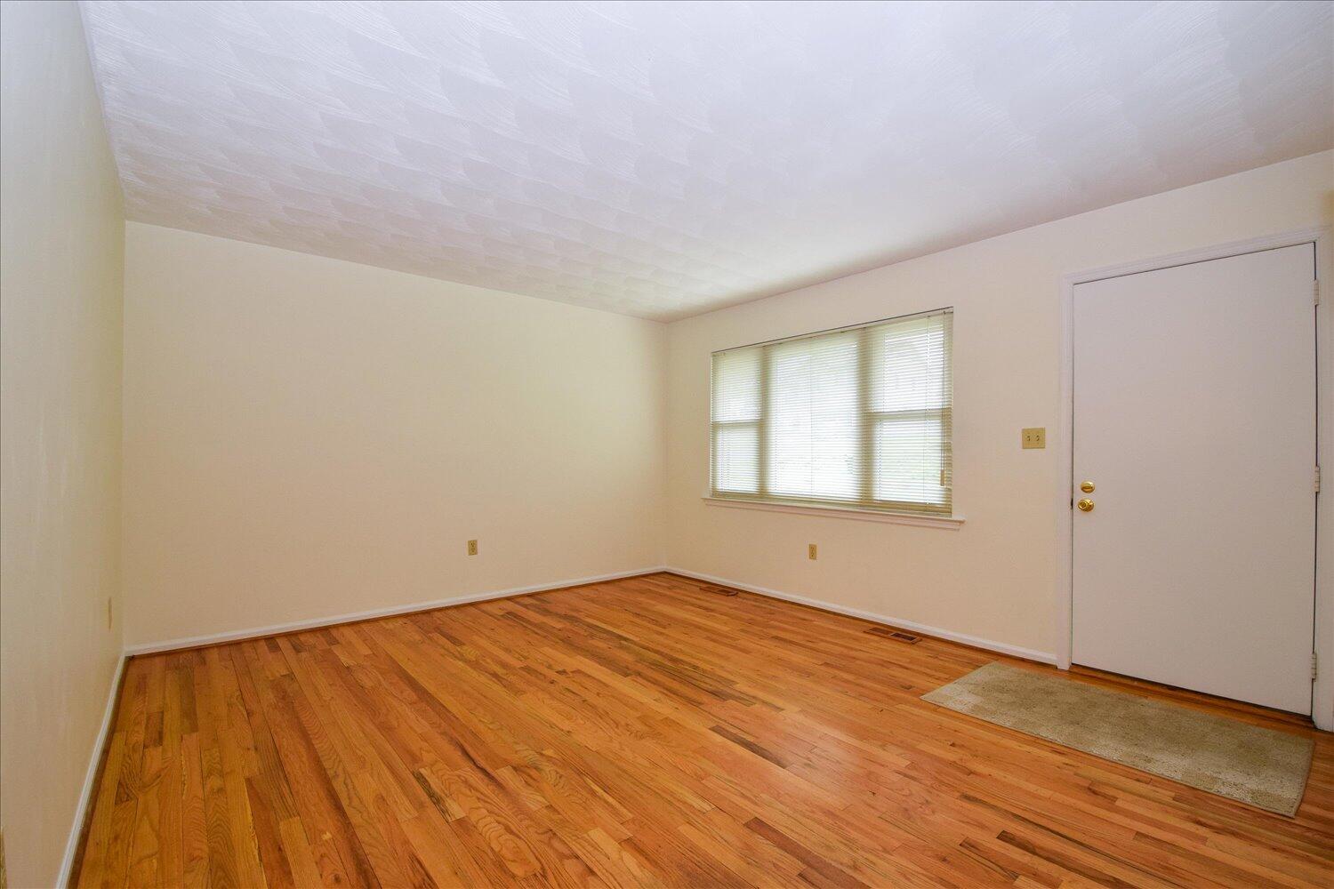 5528 Cove Road Roanoke, VA 24019 - Photo 6 of 30 03-5528 Cove-3